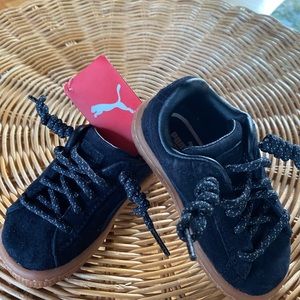 Puma Classic Suede/Black toddler sz. 5 sneaker.